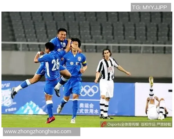 96年AC米兰与申花的经典对决回顾与精彩瞬间分析